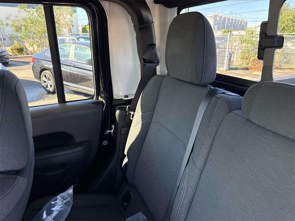 new 2025 Jeep Gladiator car, priced at $45,790