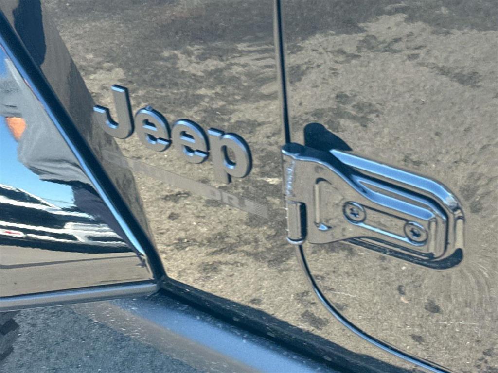 new 2025 Jeep Gladiator car, priced at $45,790