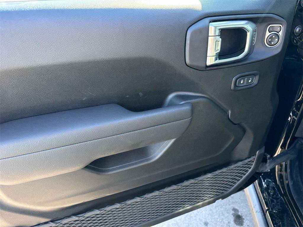 new 2025 Jeep Gladiator car, priced at $45,790