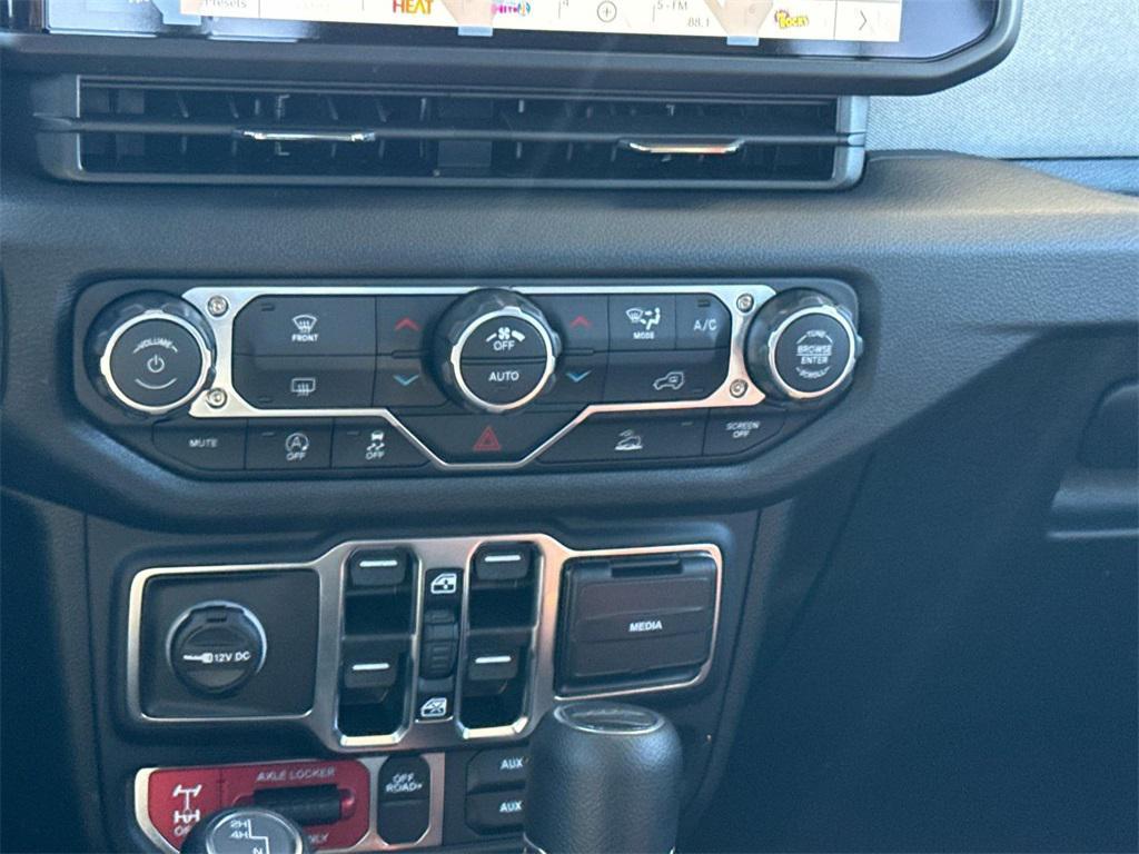 new 2025 Jeep Gladiator car, priced at $45,790