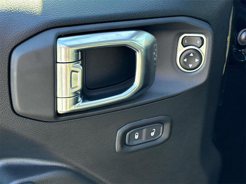 new 2025 Jeep Gladiator car, priced at $45,790