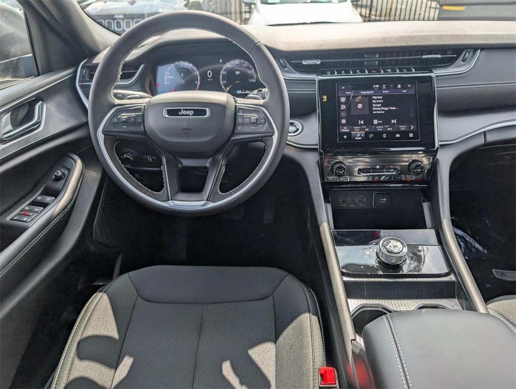 new 2025 Jeep Grand Cherokee car, priced at $32,375