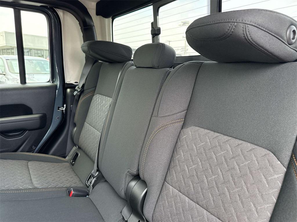 new 2025 Jeep Gladiator car, priced at $44,287