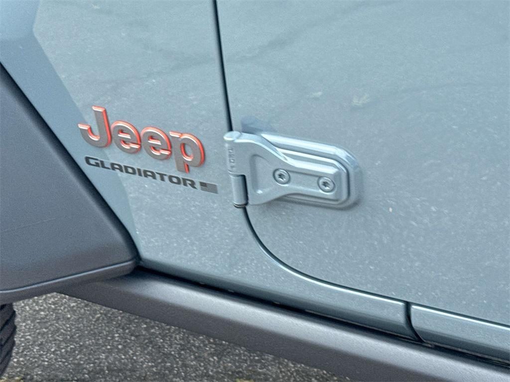 new 2025 Jeep Gladiator car, priced at $44,287