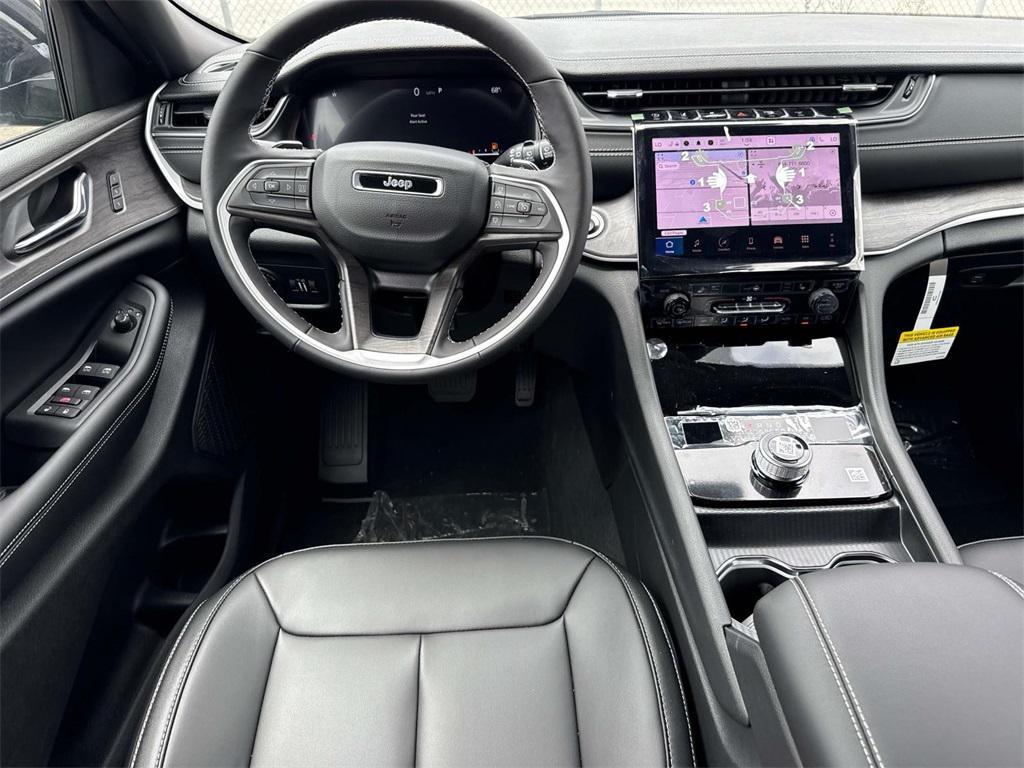 new 2025 Jeep Grand Cherokee car, priced at $33,695