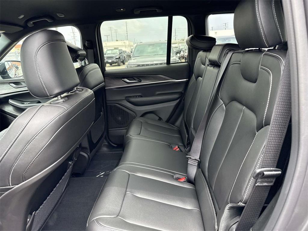 new 2025 Jeep Grand Cherokee car, priced at $33,695