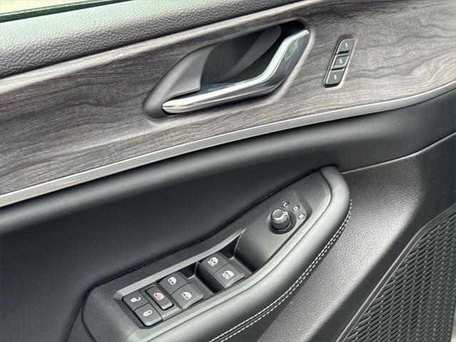 new 2025 Jeep Grand Cherokee car, priced at $41,577
