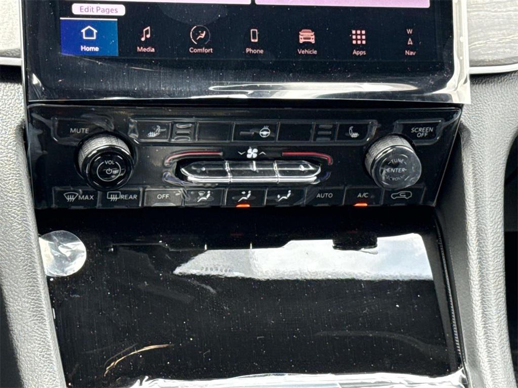 new 2025 Jeep Grand Cherokee car, priced at $33,695