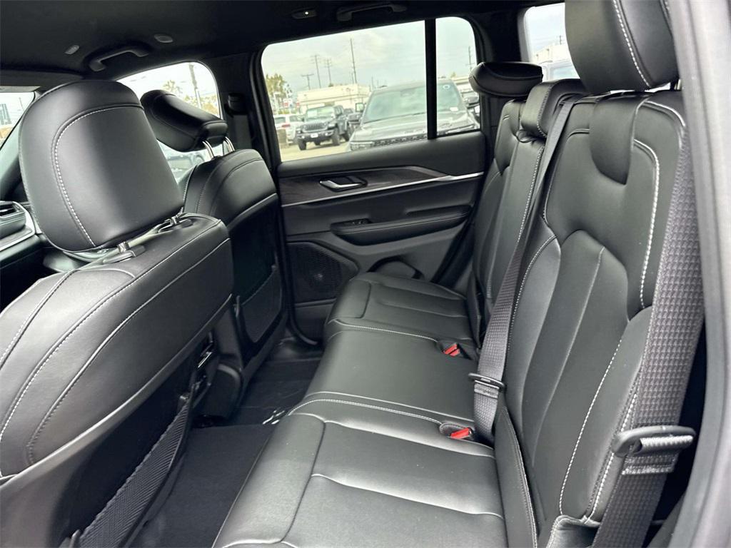 new 2025 Jeep Grand Cherokee car, priced at $33,695