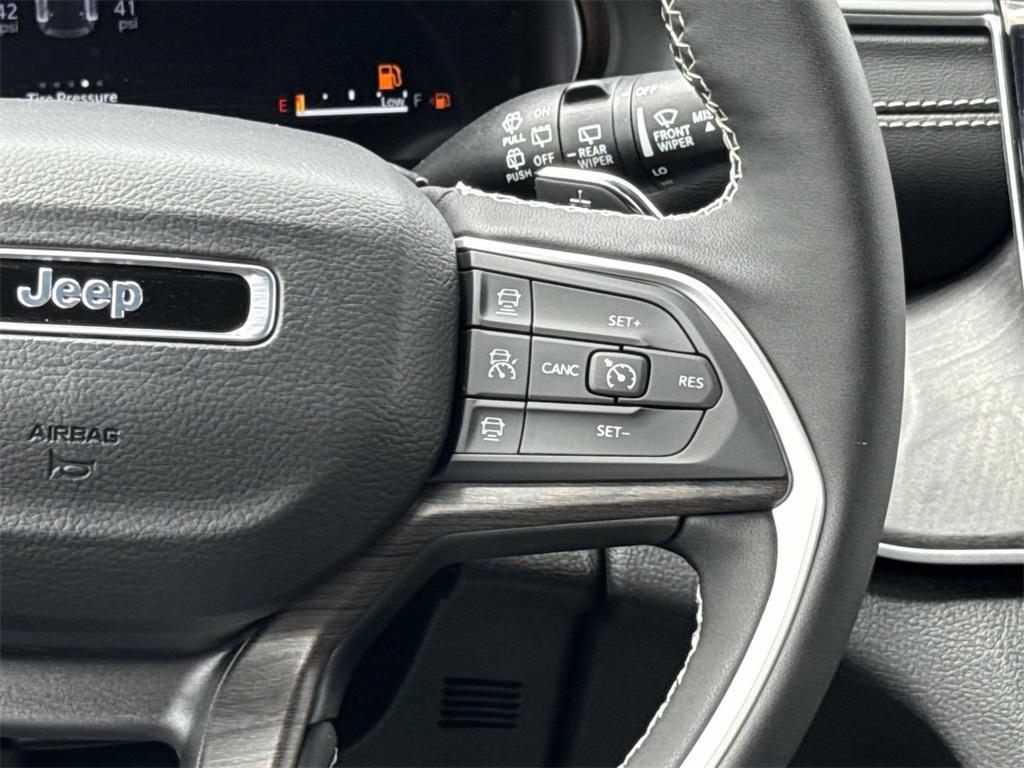 new 2025 Jeep Grand Cherokee car, priced at $33,695