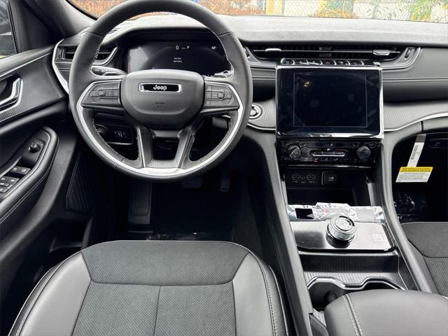 new 2025 Jeep Grand Cherokee car, priced at $41,476