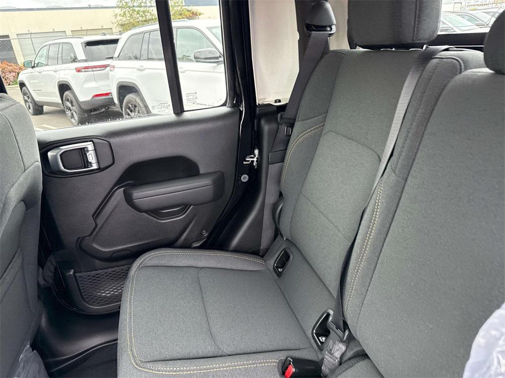 new 2025 Jeep Gladiator car, priced at $39,735