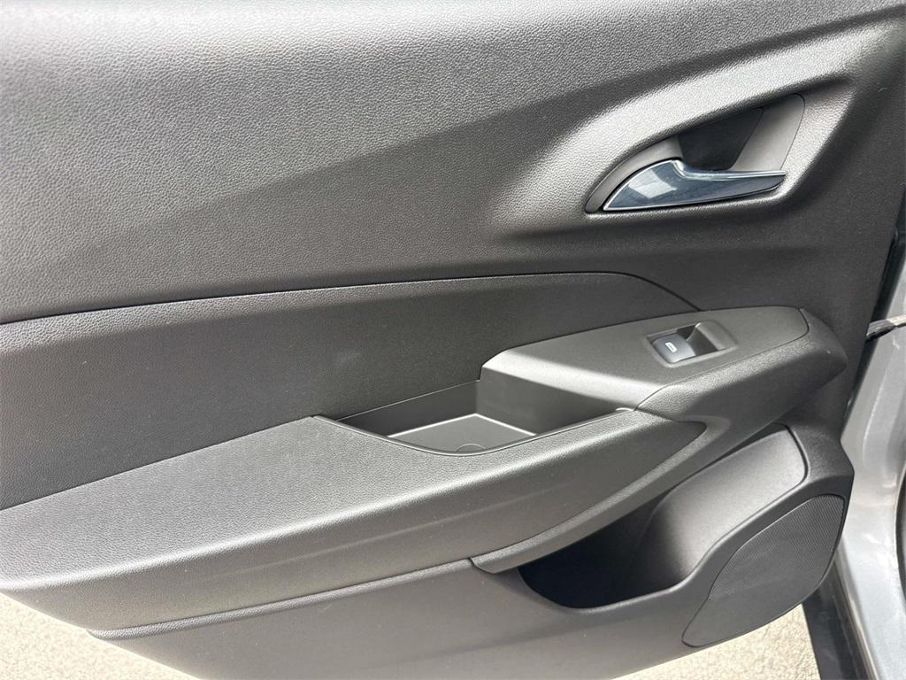 used 2024 Chevrolet Trax car, priced at $18,995