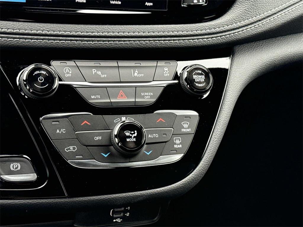 new 2026 Chrysler Pacifica car, priced at $39,653