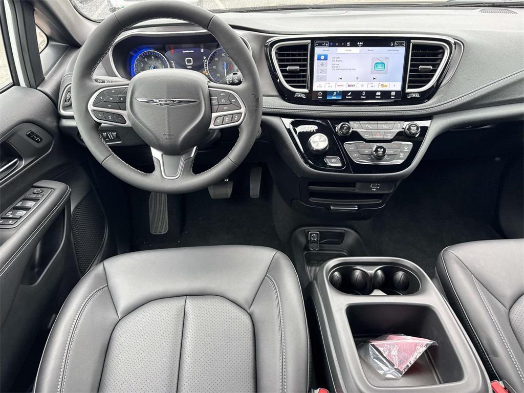 new 2026 Chrysler Pacifica car, priced at $39,653