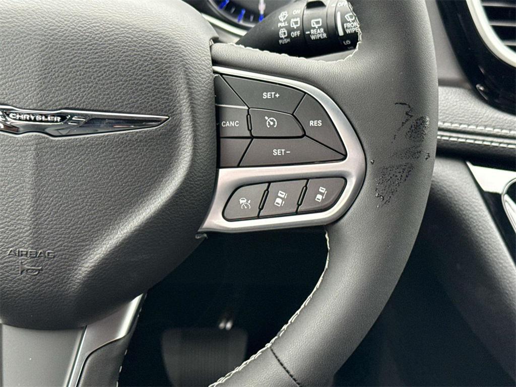 new 2026 Chrysler Pacifica car, priced at $39,653