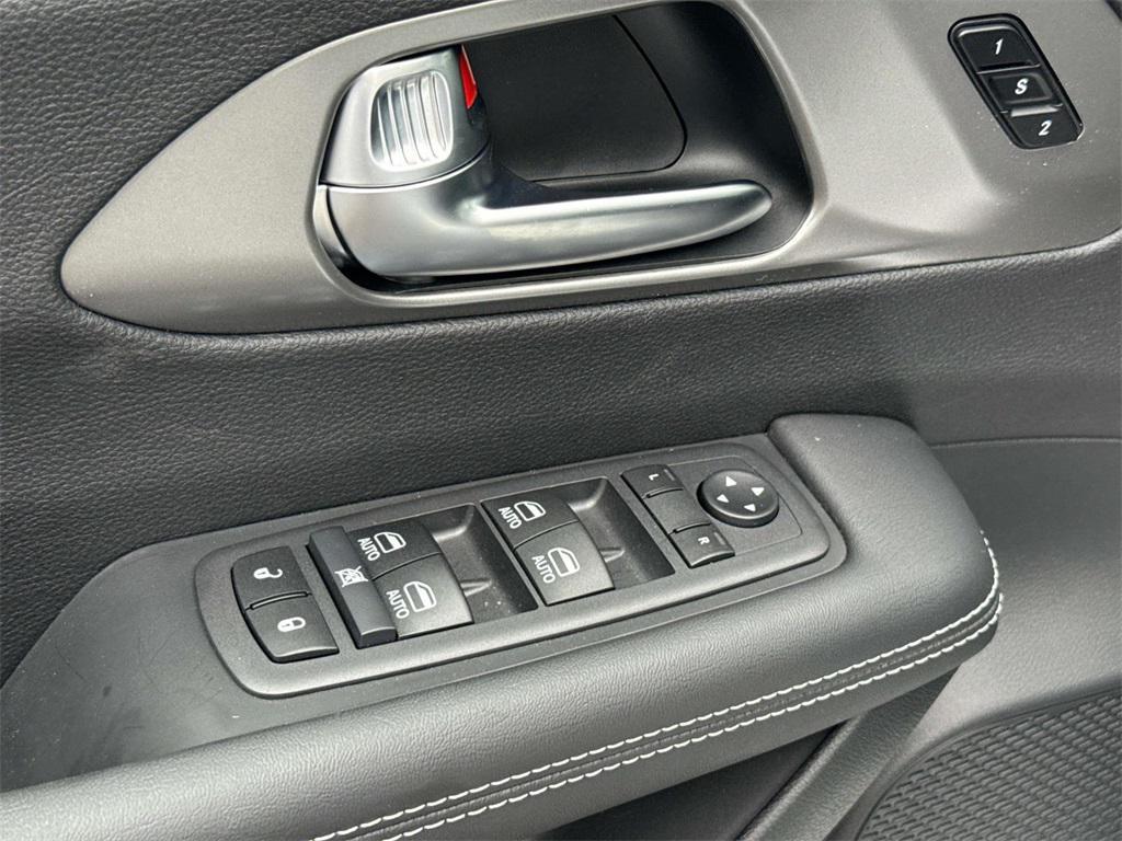 new 2026 Chrysler Pacifica car, priced at $39,653