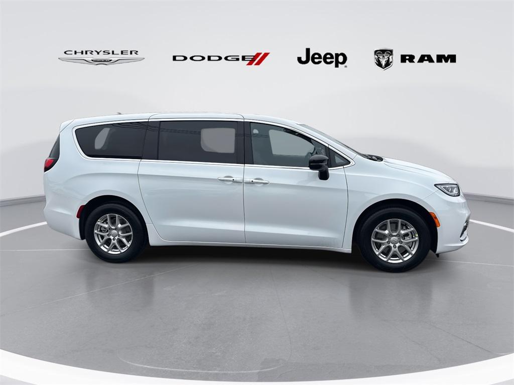 new 2026 Chrysler Pacifica car, priced at $39,653