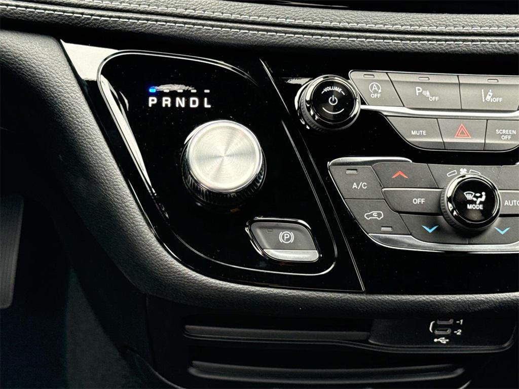 new 2026 Chrysler Pacifica car, priced at $39,653