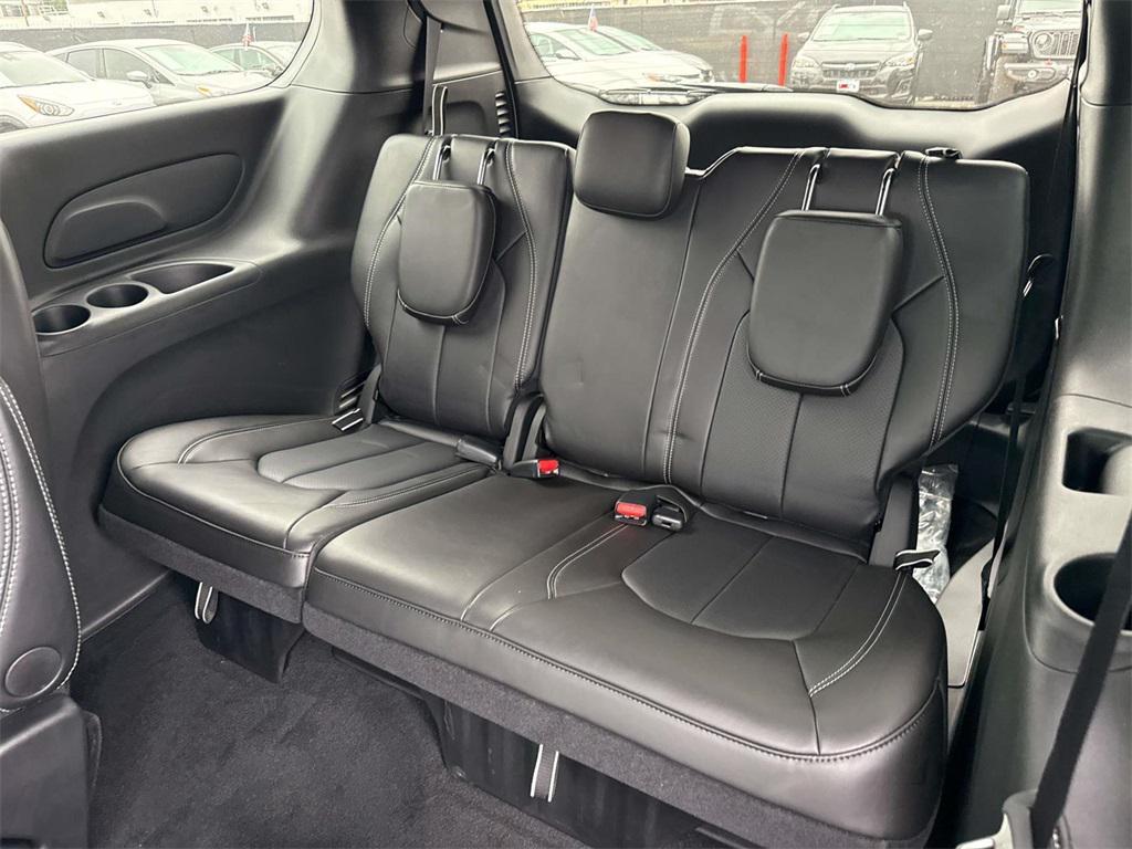 new 2026 Chrysler Pacifica car, priced at $39,653