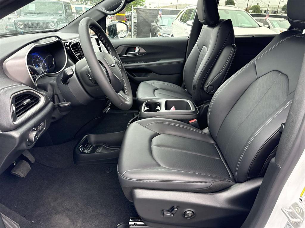 new 2026 Chrysler Pacifica car, priced at $39,653