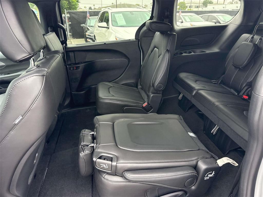 new 2026 Chrysler Pacifica car, priced at $39,653