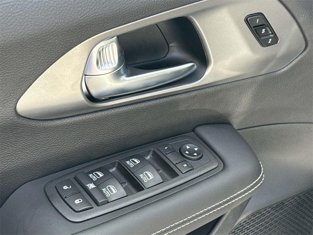 new 2026 Chrysler Pacifica car, priced at $38,748