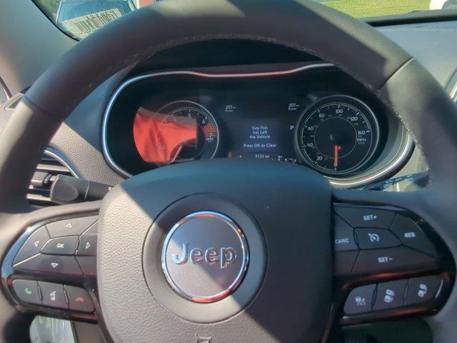 used 2023 Jeep Cherokee car, priced at $25,411