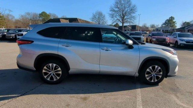 used 2022 Toyota Highlander car, priced at $34,911