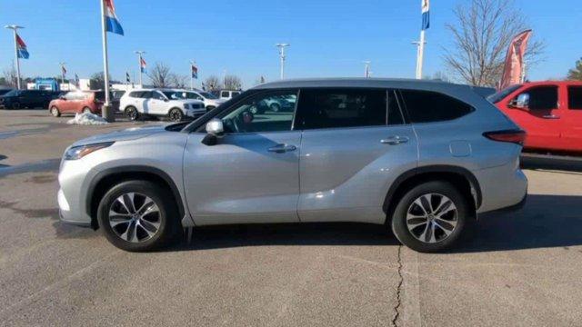 used 2022 Toyota Highlander car, priced at $34,911