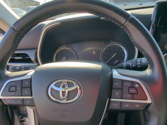 used 2022 Toyota Highlander car, priced at $34,911