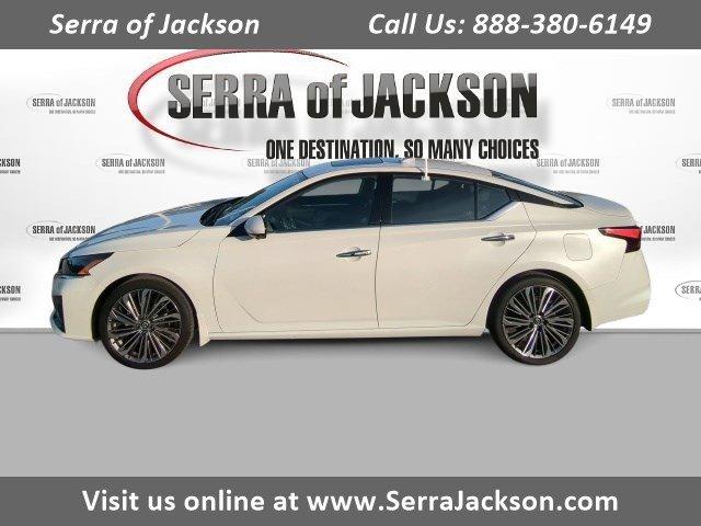 used 2023 Nissan Altima car, priced at $25,911