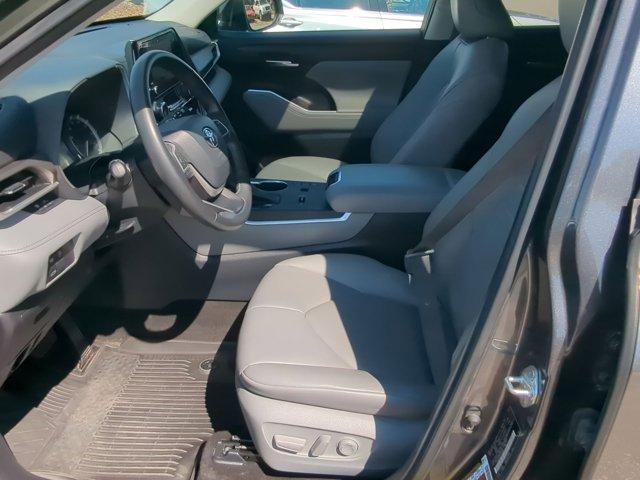 used 2023 Toyota Highlander car, priced at $40,911
