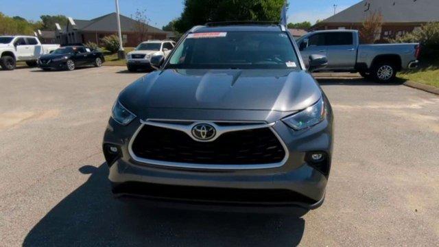 used 2023 Toyota Highlander car, priced at $40,911