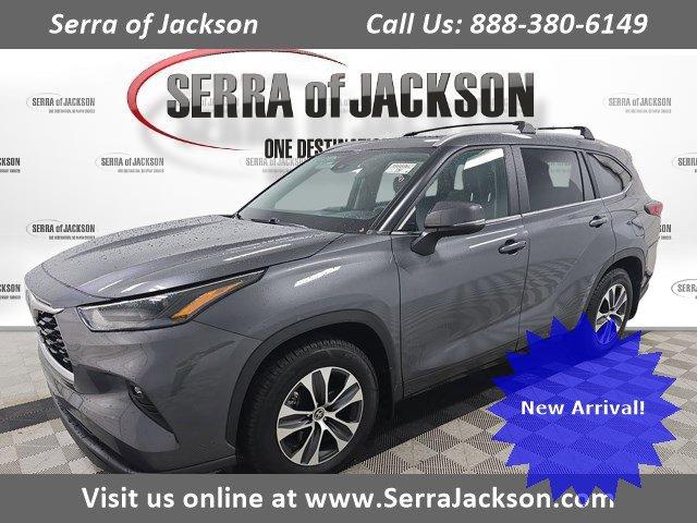 used 2023 Toyota Highlander car, priced at $39,911
