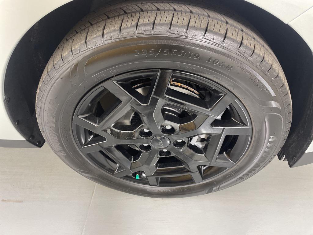 new 2026 Kia Carnival Hybrid car, priced at $48,977