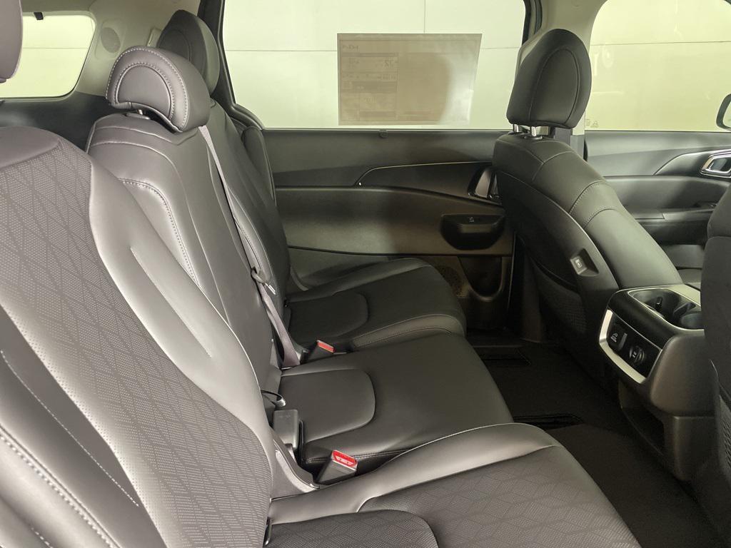 new 2026 Kia Carnival Hybrid car, priced at $48,977