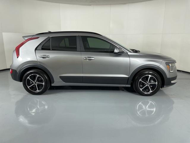 new 2025 Kia Niro Plug-In Hybrid car, priced at $35,065