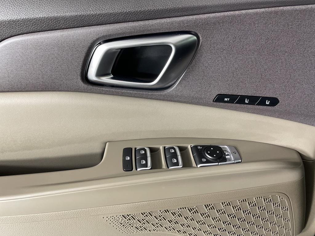 new 2026 Kia Carnival Hybrid car, priced at $42,870