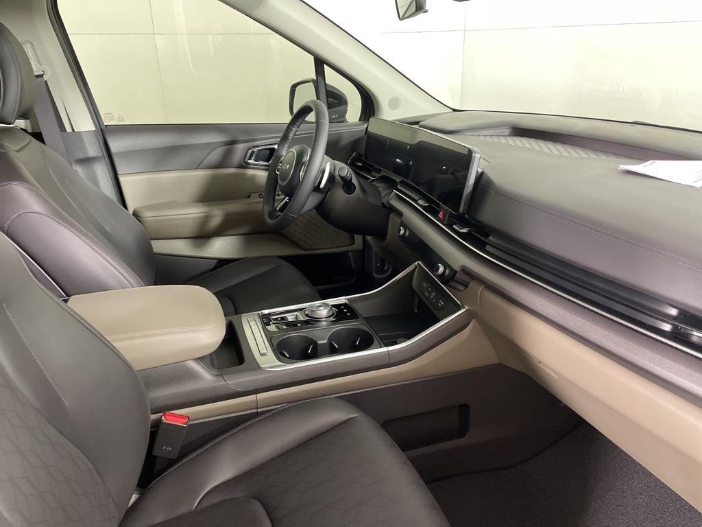 new 2026 Kia Carnival Hybrid car, priced at $42,870