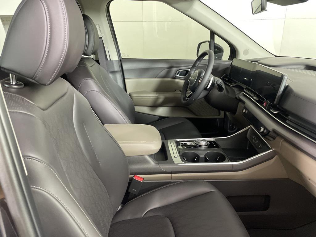 new 2026 Kia Carnival Hybrid car, priced at $42,870