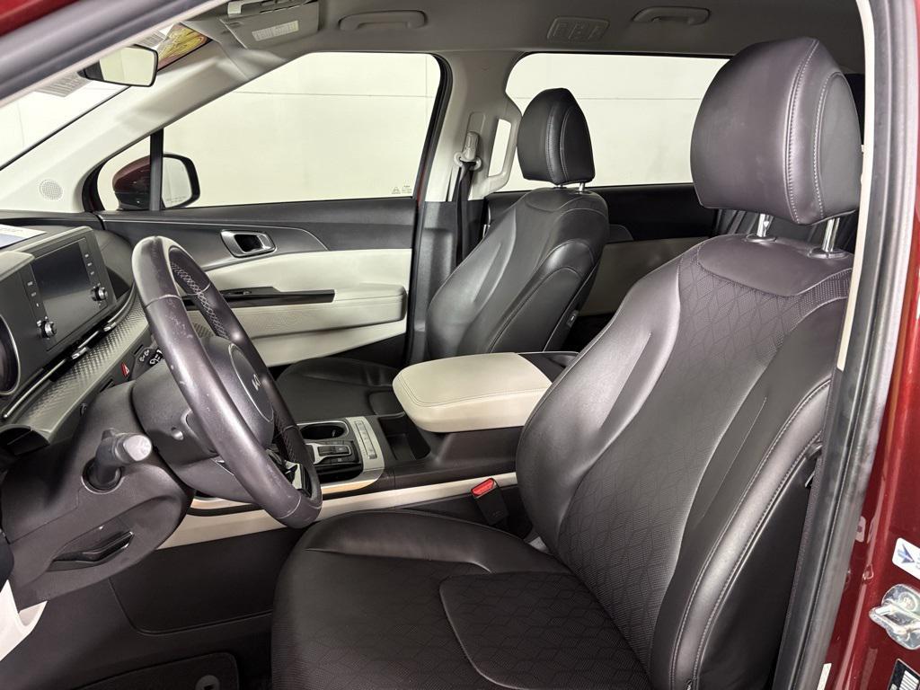 used 2024 Kia Carnival car, priced at $28,100