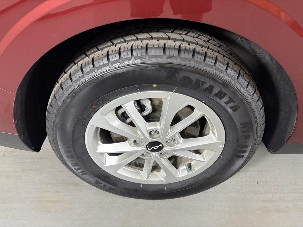 used 2024 Kia Carnival car, priced at $28,100