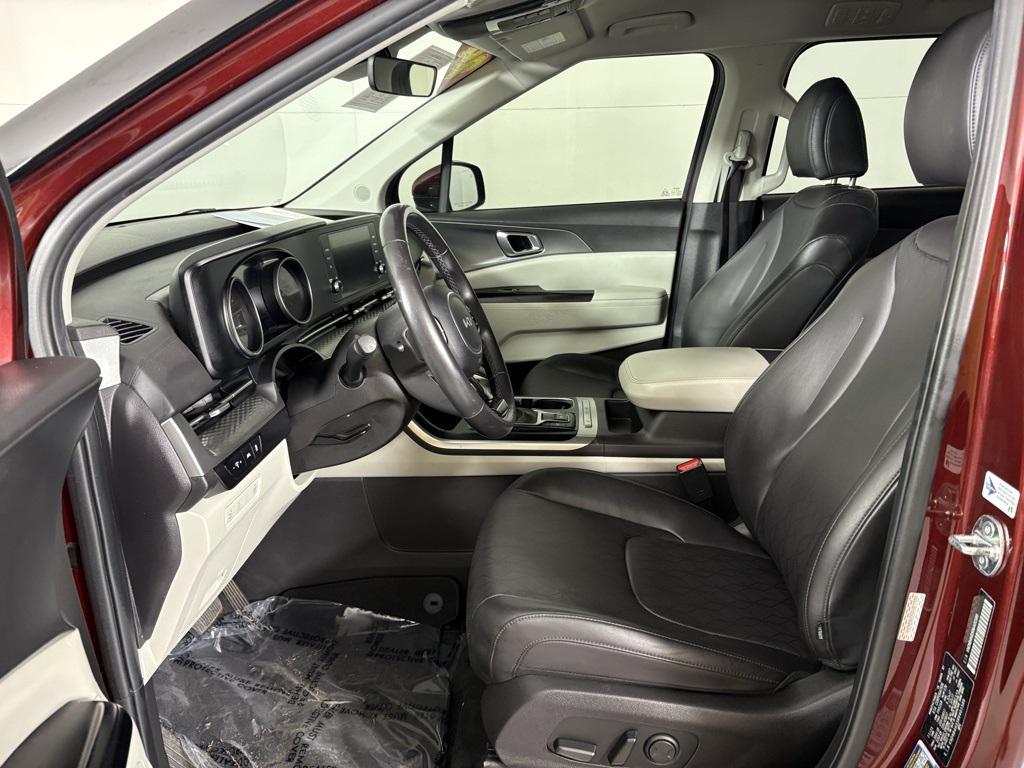 used 2024 Kia Carnival car, priced at $28,100