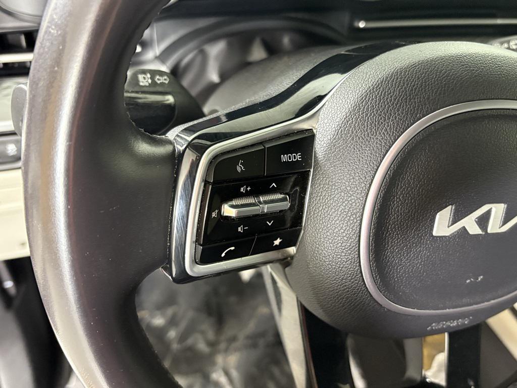 used 2024 Kia Carnival car, priced at $28,100