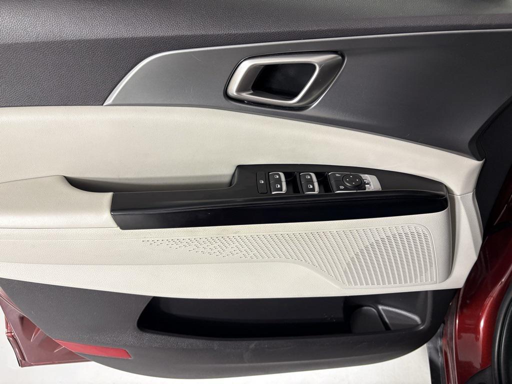 used 2024 Kia Carnival car, priced at $28,100