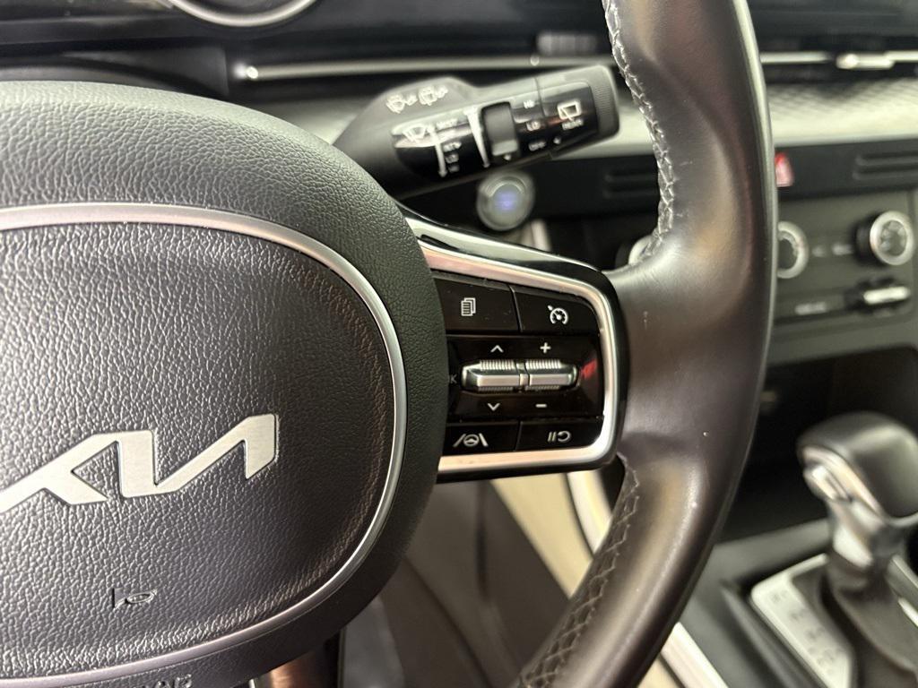 used 2024 Kia Carnival car, priced at $28,100
