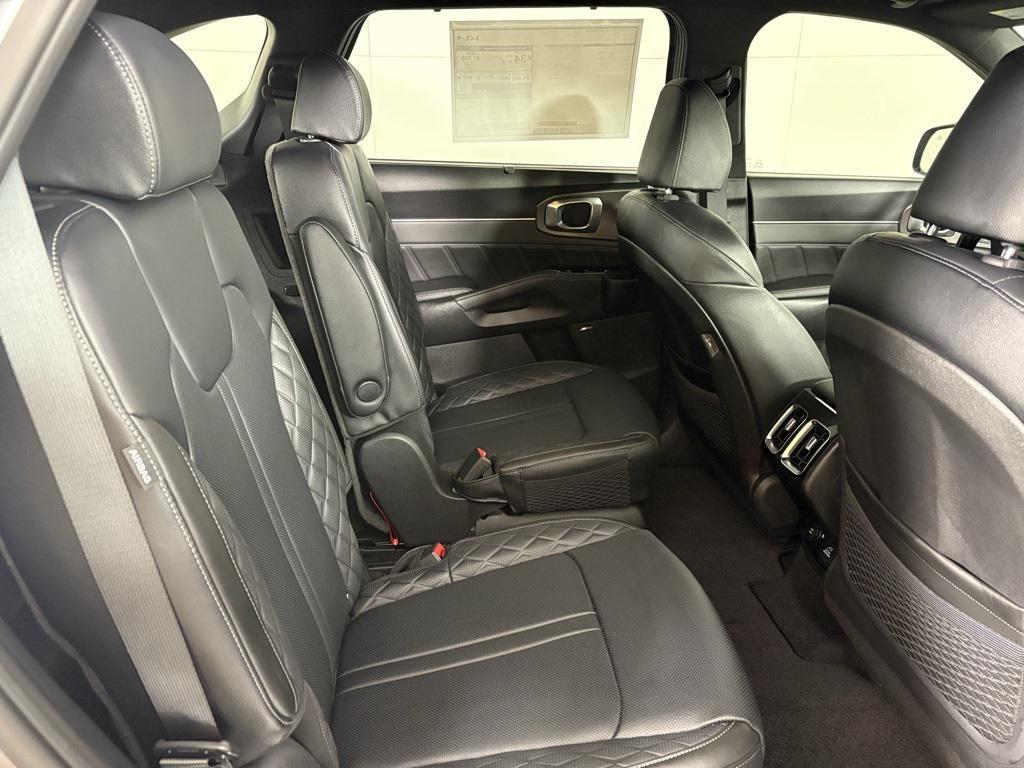 new 2026 Kia Sorento Hybrid car, priced at $47,648