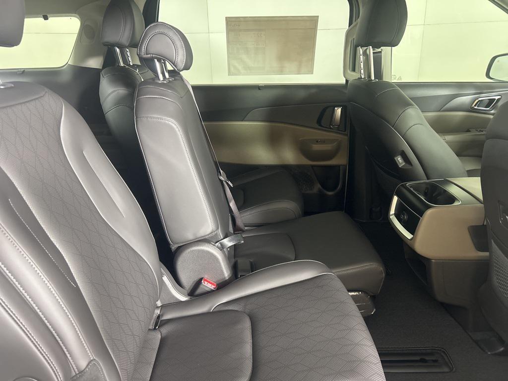 new 2026 Kia Carnival Hybrid car, priced at $43,601