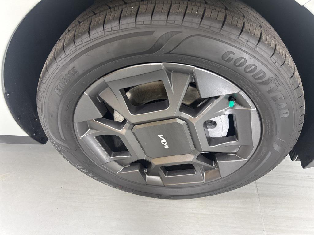 new 2026 Kia Carnival Hybrid car, priced at $43,601